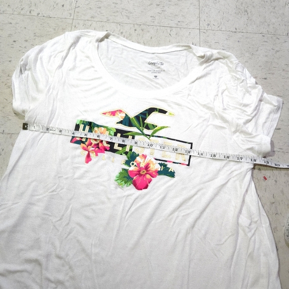 Hollister | White Floral Womens Graphic Tee - Picture 8 of 9